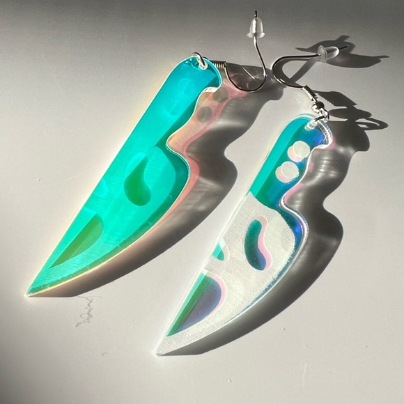 Holo Cool Scream Ghost Face Movie Halloween Earrings - Picture 4 of 5